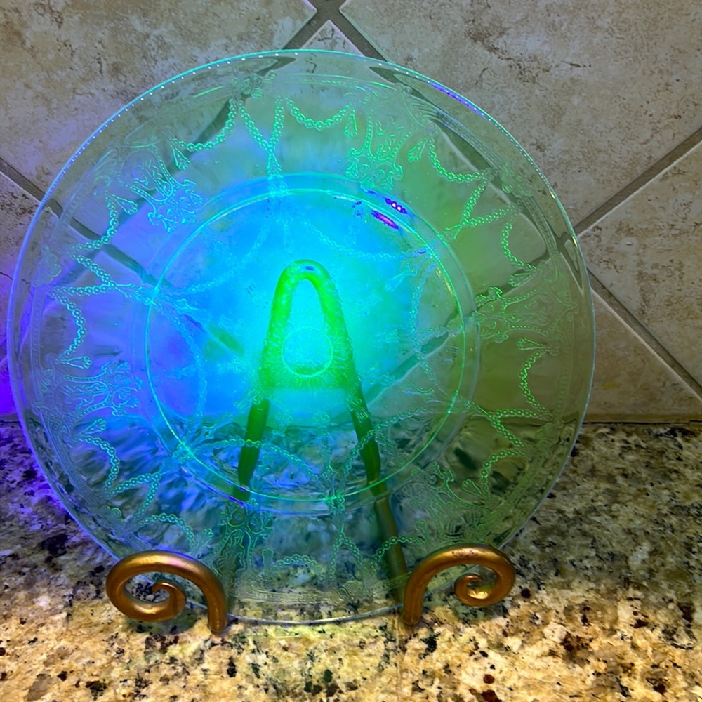 Vintage Anchor Hocking Vaseline Uranium Glass Cameo Ballerina 9.25” Plate